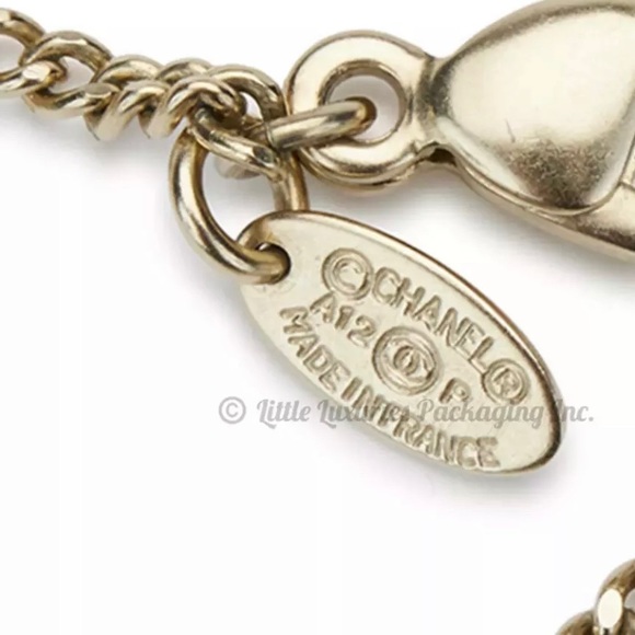 ⭐️ SOLD ⭐️ Authentic Chanel Gold CC Charm Necklace - Picture 9 of 10